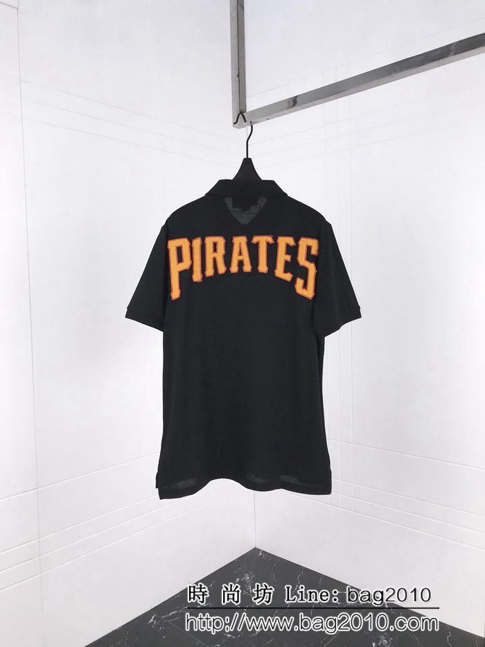GUCCI古馳 19早春新款 拼色條紋“PIRATES”刺繡字母 絲光珠地棉 男款Polo衫 ydi1730